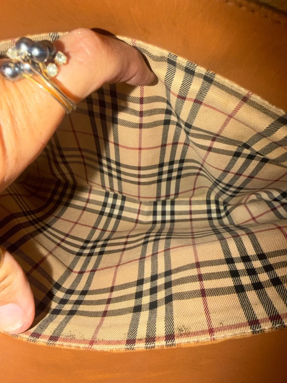 💯 Burberry Tan Leather Shoulder Bag with Hand-Painted Purple Floral Accents - Picture 12 of 16